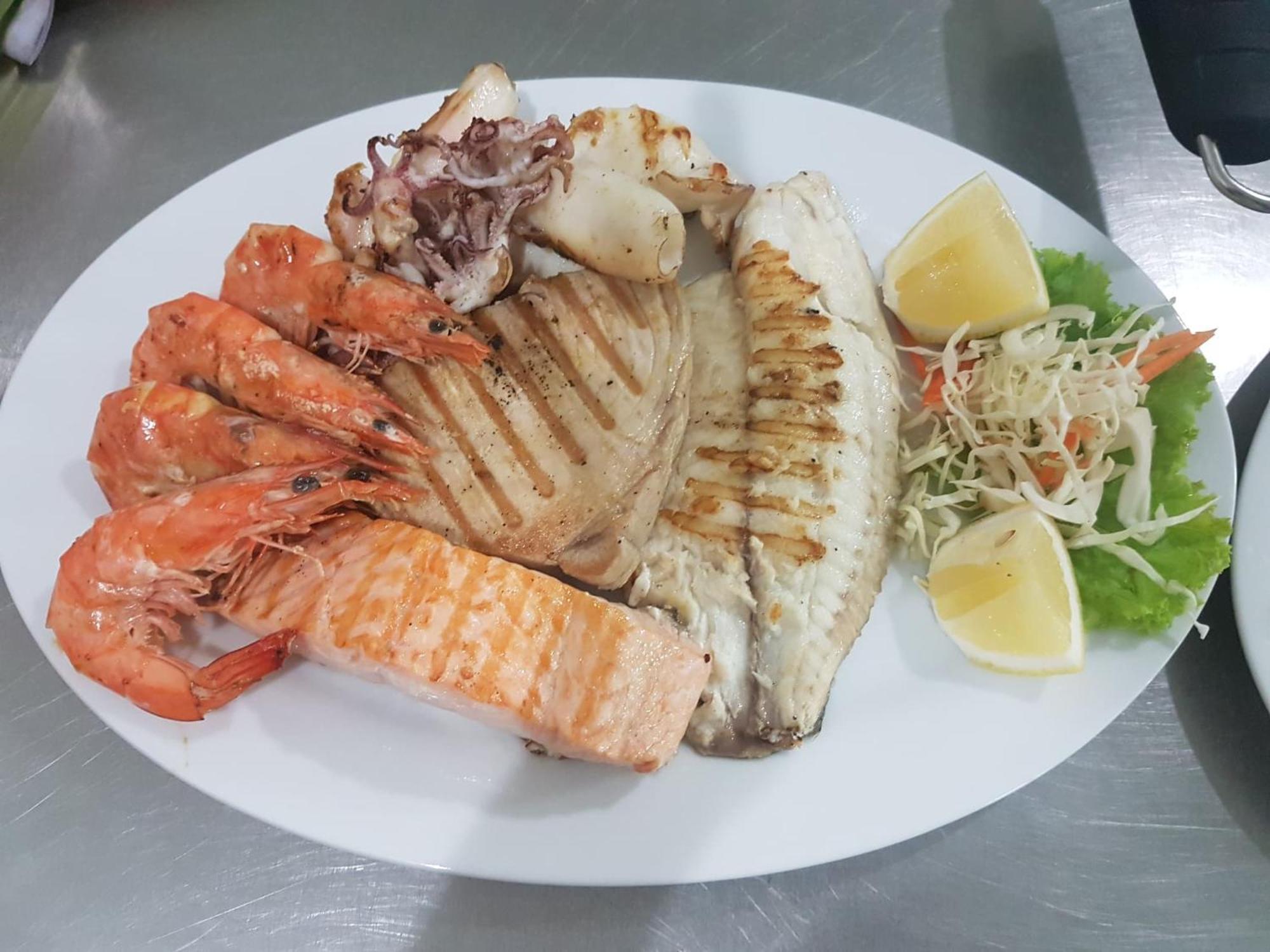 Nice To Meat You Rooms Patong Luaran gambar