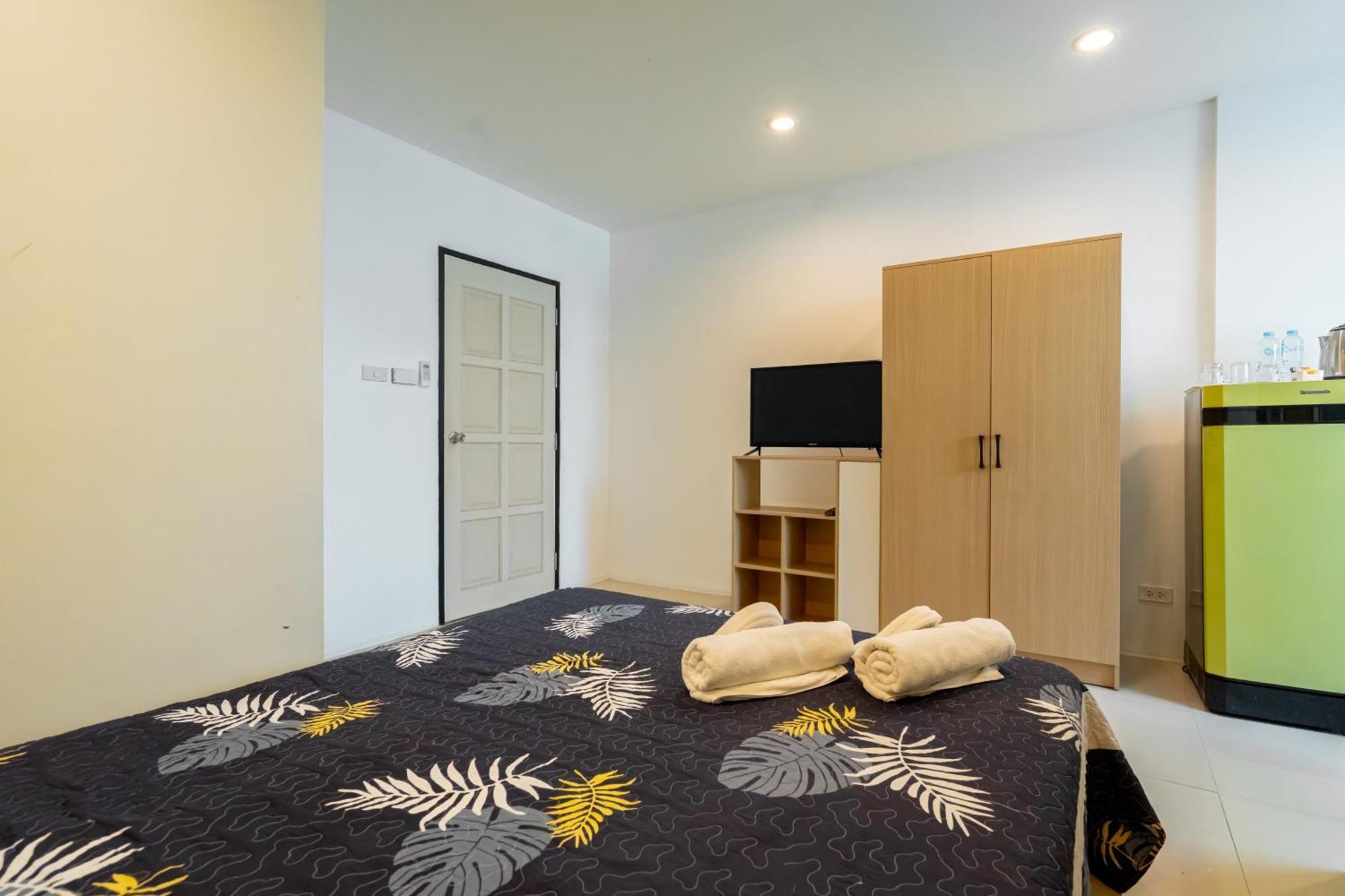 Nice To Meat You Rooms Patong Luaran gambar